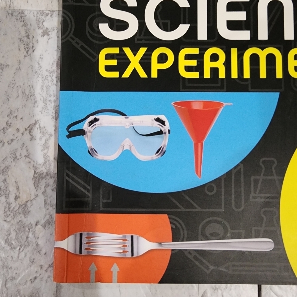 Stupendous Science Experiments Book - Picture 4 of 10